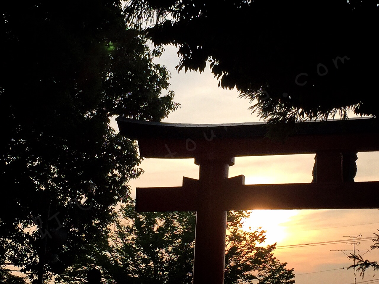 奈良 龍田大社の朝陽